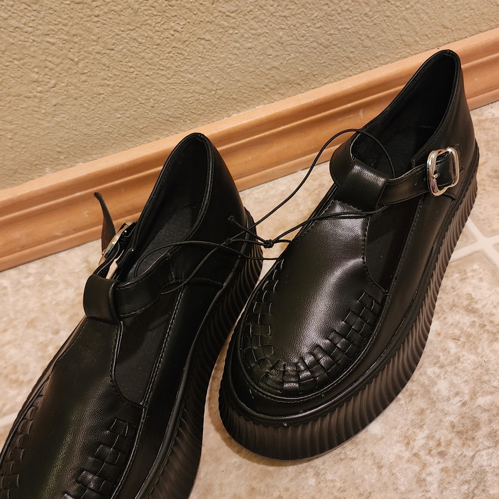 Sleek Black Men's Loafers with Buckle